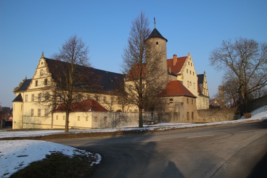 Gesamtansicht des Auber Schlosses (Bild: © Björn Neckermann)