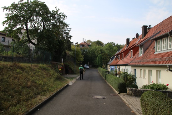 Am Burgweg verlassen wir das mittelalterliche Städtchen Aub (Bild: © Björn Neckermann)