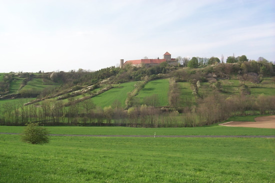 Es grüßt nocheinmal die Burg Brauneck - Auf Wiedersehen in meinem Wegewartgebiet - Ihnen immer einen sicheren Wanderweg entlang des HW4 (Bild: Stadt Creglingen)