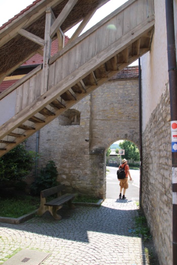 Das obere Stadttor, auch Ochsenfurter Tor genannt (Bild: Björn Neckermann) Das obere Stadttor, auch Ochsenfurter Tor genannt (Bild: Björn Neckermann)