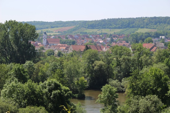 Winterhausen auf der anderen Mainseite (Bild: Björn Neckermann)