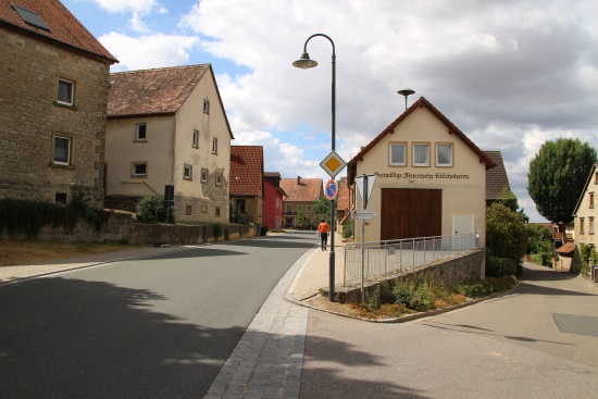 Auch am Feuerwehrhaus vorbei (Bild: ©  Björn Neckermann)