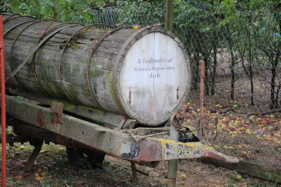 Ein altes Jauchefass das schon längst ausgedient hat (Bild: © Björn Neckermann)