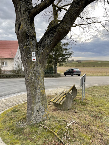 Nun beginnt eine Wanderung durch die Feldflur (Bild: © Neckermann)