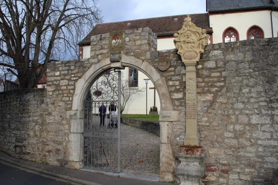 Toreingang zur Kirche "Maria Schnee" (Bild: Björn Neckermann)