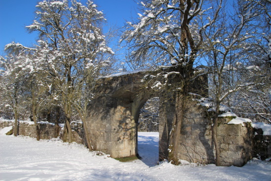 Rundbogentoreingang - die Eintrittspforte zur Kunigundenkapelle (Bild: Björn Neckermann) Rundbogentoreingang - die Eintrittspforte zur Kunigundenkapelle (Bild: Björn Neckermann)