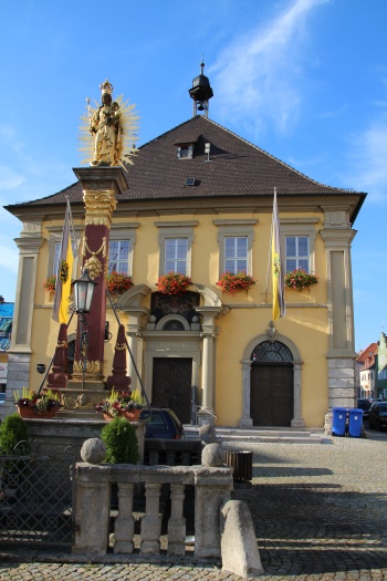 Mariensäule vor dem Rathaus (Bild: Björn Neckermann) Mariensäule vor dem Rathaus (Bild: Björn Neckermann)