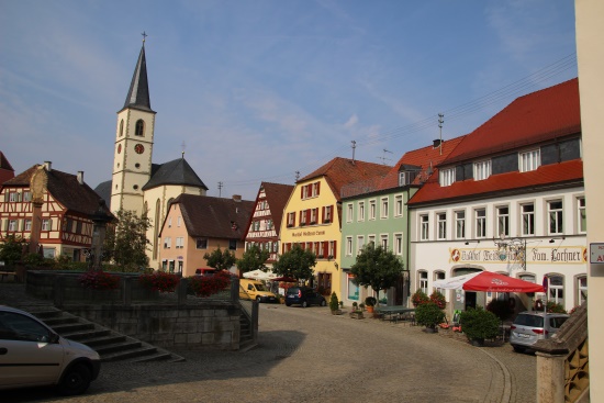 Das in sich geschlossene Ensemble des Marktplatzes (Bild: © Björn Neckermann)