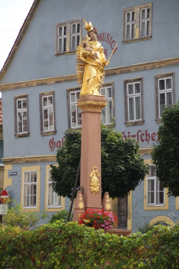 Mariensäule am Marktbrunnen (Bild: Björn Neckermann) Mariensäule am Marktbrunnen (Bild: Björn Neckermann)
