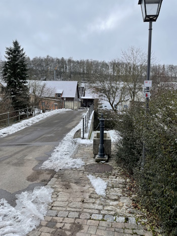 Der HW4 und WWW führt über die Steinachbrücke vor zur Hauptstrasse (Bild: © Neckermann) Der HW4 und WWW führt über die Steinachbrücke vor zur Hauptstrasse (Bild: © Neckermann)