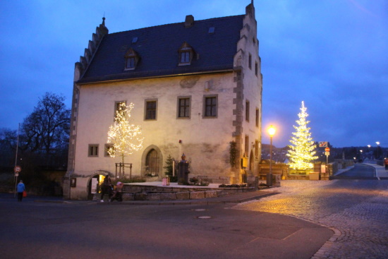 Schlössle an der Alten Mainbrücke - hell erleuchtet (Bild:© Björn Neckermann)