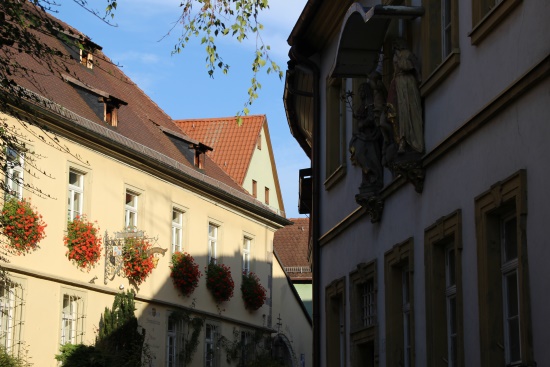 An vielen Häusern findet man auch heute noch Heiligenfiguren (Bild: Björn Neckermann) An vielen Häusern findet man auch heute noch Heiligenfiguren (Bild: Björn Neckermann)