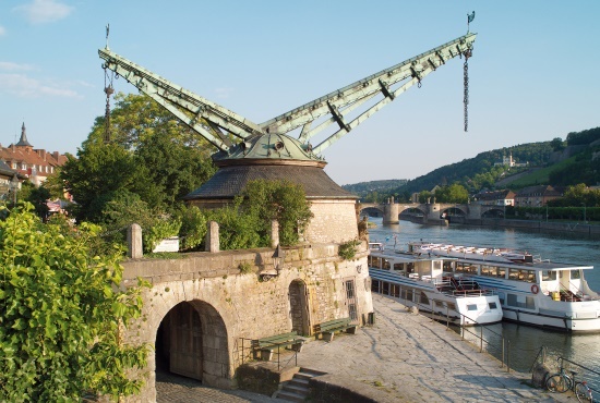 Sehenswürdigkeit in Würzburg - Alter Kranen am Mainkai (Bild: Congress Tourismus Würzburg / Stadt Würzburg)