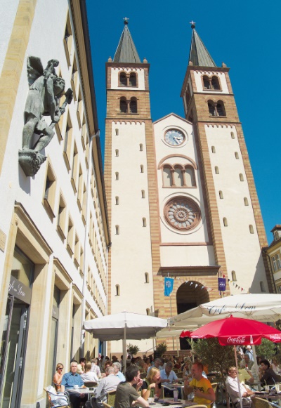 Eines der Wahrzeichen von Würzburg - der Kiliansdom (Bild: Congress-Tourismus Würzburg / Stadt Würzburg)