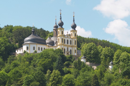 Die Wallfahrtskirche auf dem Nikolausberg wurde nach Plänen von Balthasar Neumann errichtet (Bild: Congress-Tourismus Würzburg / Stadt Würzburg)