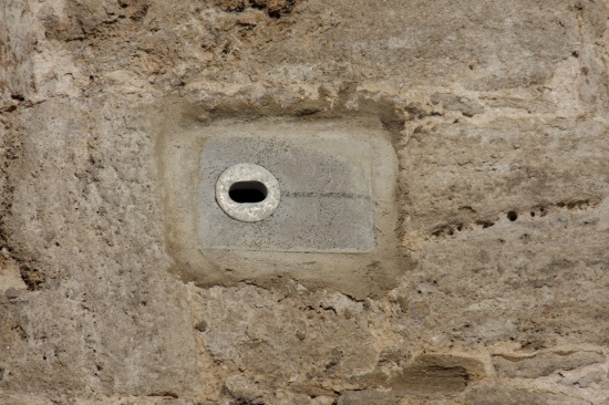 Hochwertiger und langlebiger Niststein für den Mauersegler (Bild: Thomas Langhirt) Hochwertiger und langlebiger Niststein für den Mauersegler (Bild: Thomas Langhirt)