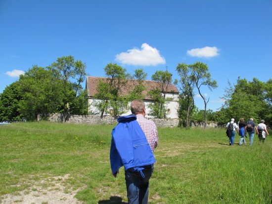 Hoch über der Gollach thront die Kunigundenkapelle (Bild: Simon Wagner) Hoch über der Gollach thront die Kunigundenkapelle (Bild: Simon Wagner)
