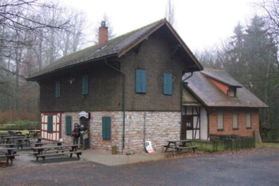 Orientierung am Waldhaus "Zum Engländer" (Bild: Thomas Langhirt)