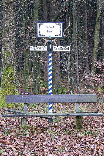 Historischer Wegweiser aus dem 19.Jahrhundert (Bild: Thomas Langhirt) Historischer Wegweiser aus dem 19.Jahrhundert (Bild: Thomas Langhirt)