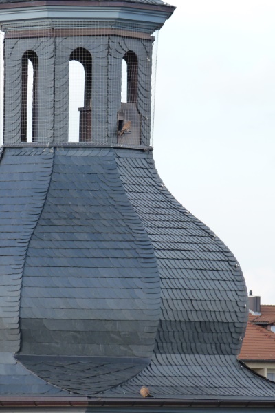 Die Laterne der Gerbrunner Kirche - ein idealer Brutplatz für unsere Turmfalken (Bild: Klaus Hemprich) Die Laterne der Gerbrunner Kirche - ein idealer Brutplatz für unsere Turmfalken (Bild: Klaus Hemprich)