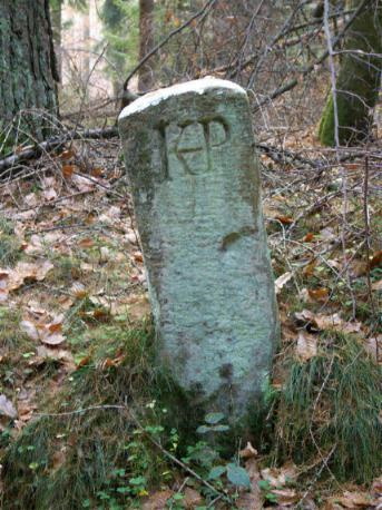 Historischer Grenzstein aus längst vergangenen Zeiten (Bild: Thomas Langhirt) Historischer Grenzstein aus längst vergangenen Zeiten (Bild: Thomas Langhirt)