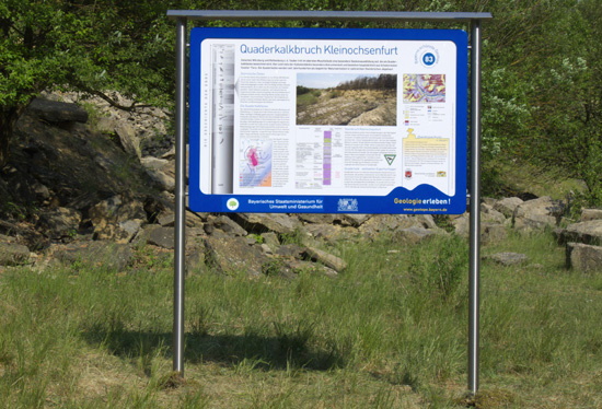 Hinweistafel über den Quaderkalkbruch Kleinochsenfurt (Bild: Thomas Langhirt) Hinweistafel über den Quaderkalkbruch Kleinochsenfurt (Bild: Thomas Langhirt)